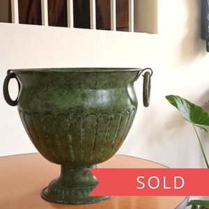 Hosley Intlernational - 9" Planter